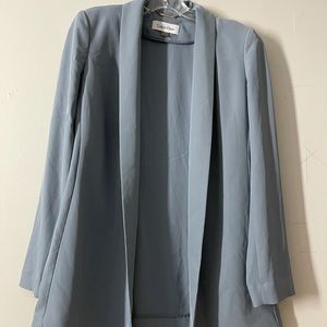 Has built in shoulder pads